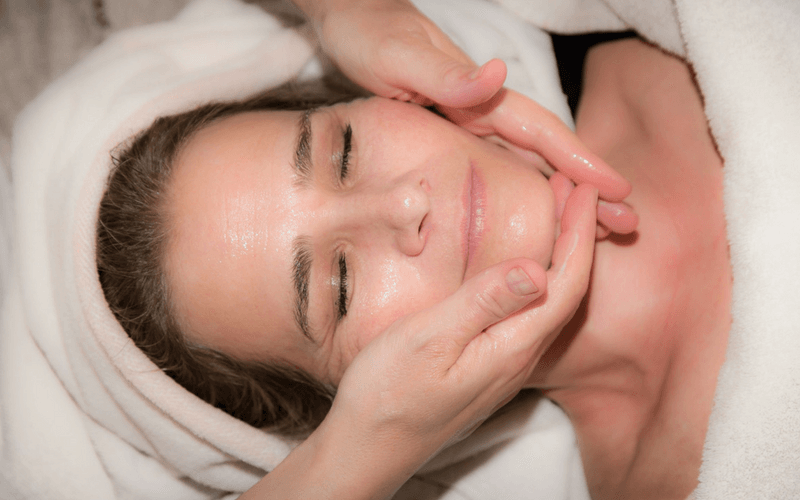 masaje linfatico facial cursos de estetica en parla-academia-peluqueria-estetica.com